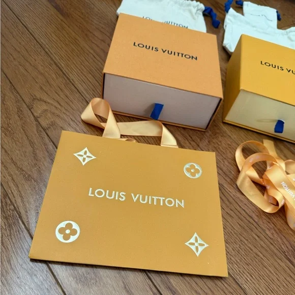 Louis Vuitton Gift Box and Dust Bag Set - Picture 2 of 8